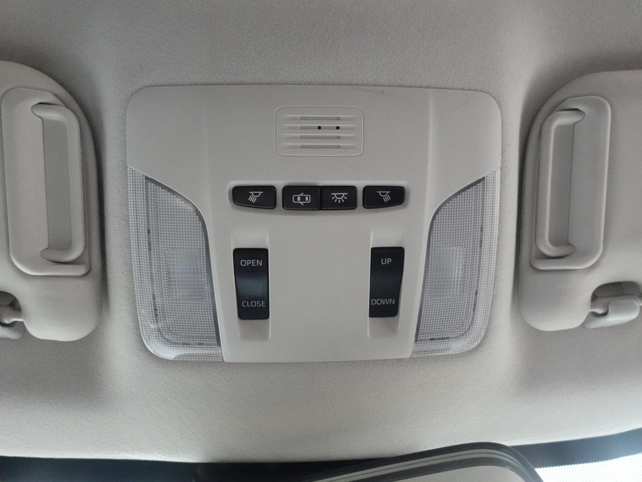 2020 Toyota Corolla LE UPGRADE | Sunroof | LaneDep | BSM | CarPlay Photo