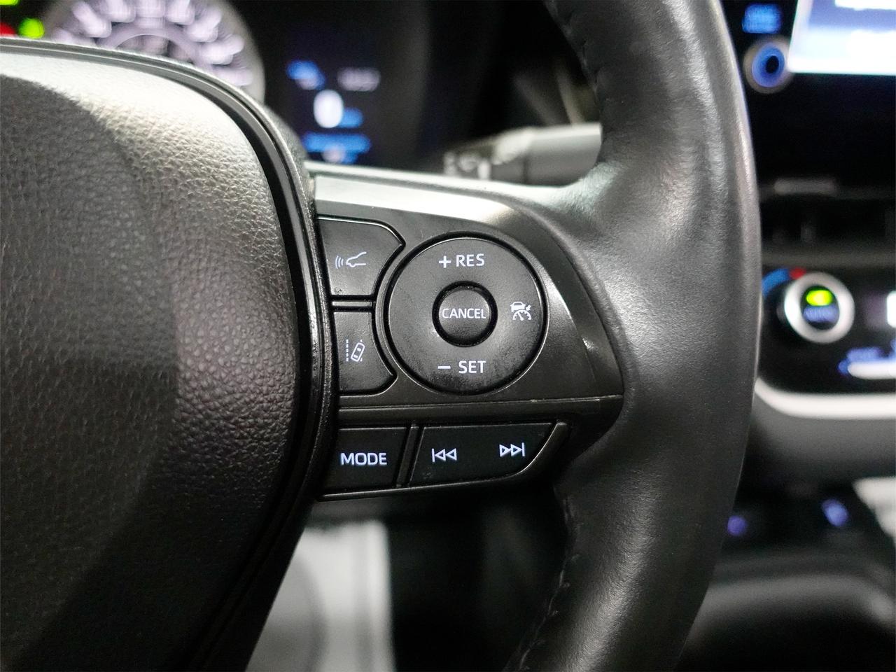 2020 Toyota Corolla LE UPGRADE | Sunroof | LaneDep | BSM | CarPlay Photo