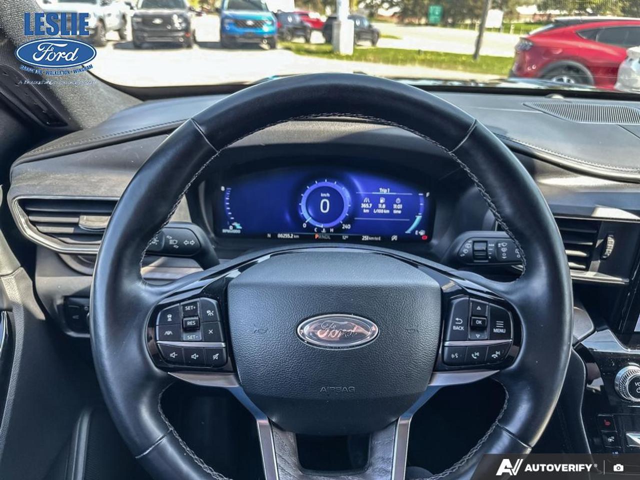 2023 Ford Explorer Platinum 4WD Photo