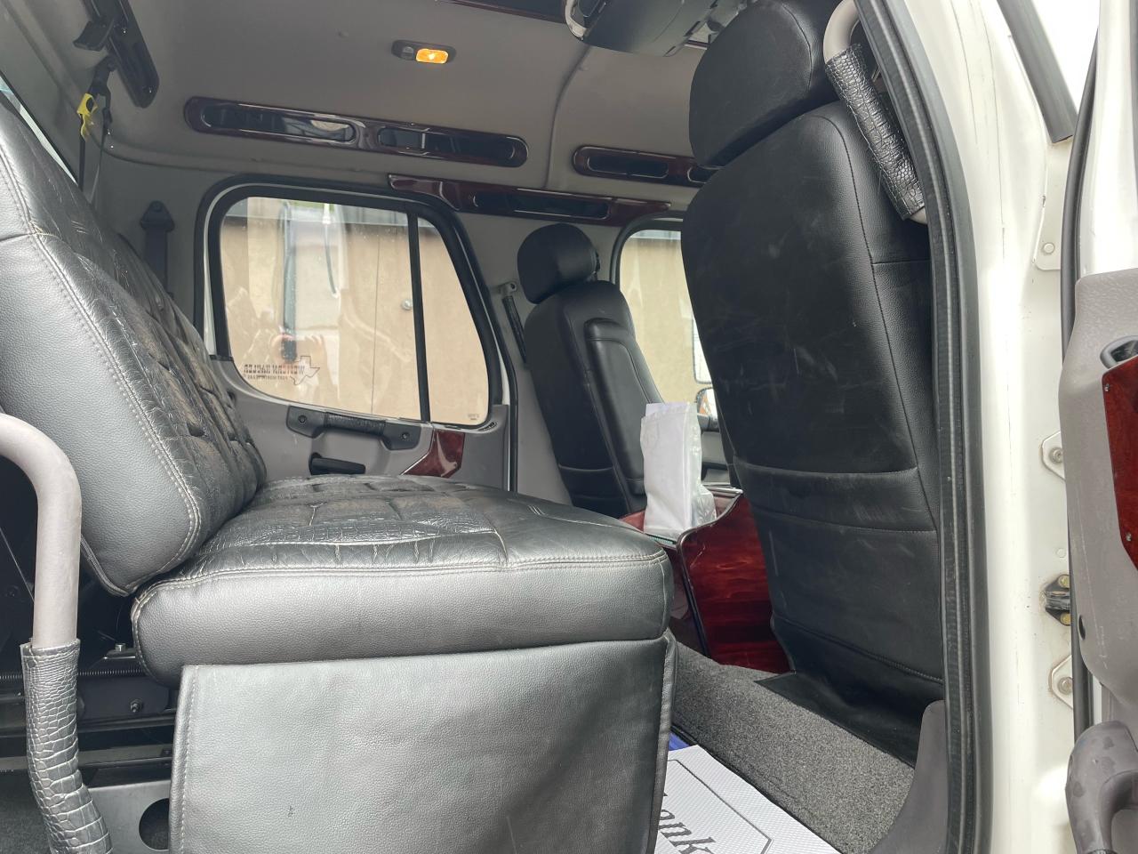 2017 Freightliner M2106 Sport Chasis Photo11