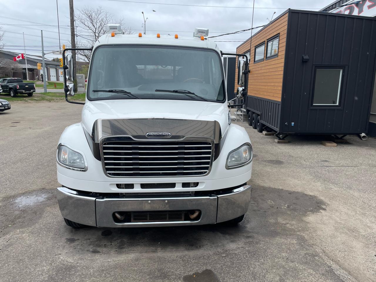 2017 Freightliner M2106 Sport Chasis Photo2