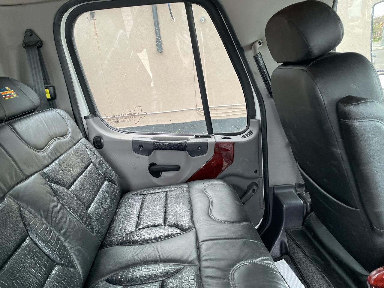 2017 Freightliner M2106 Sport Chasis Photo9