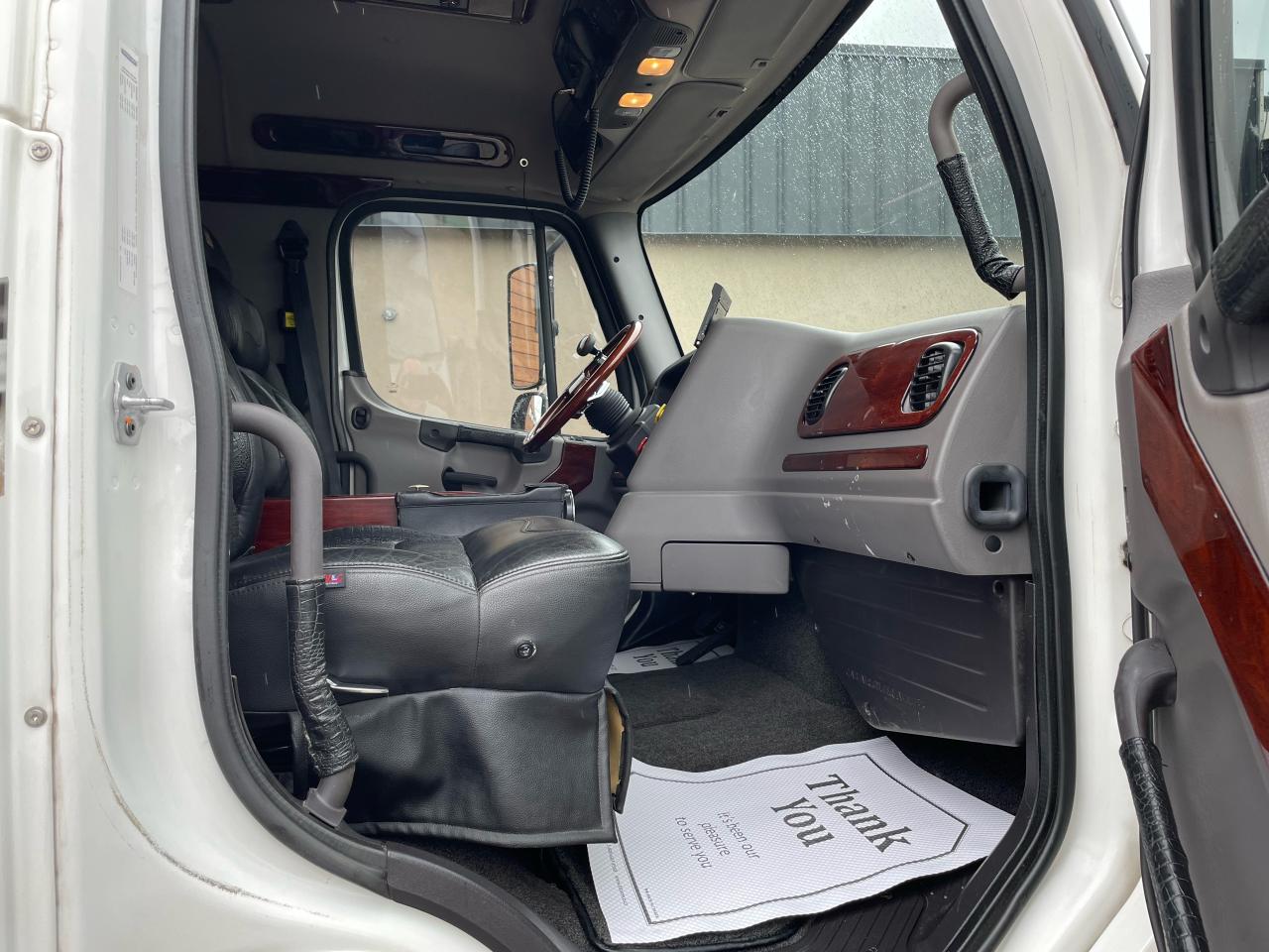 2017 Freightliner M2106 Sport Chasis Photo13