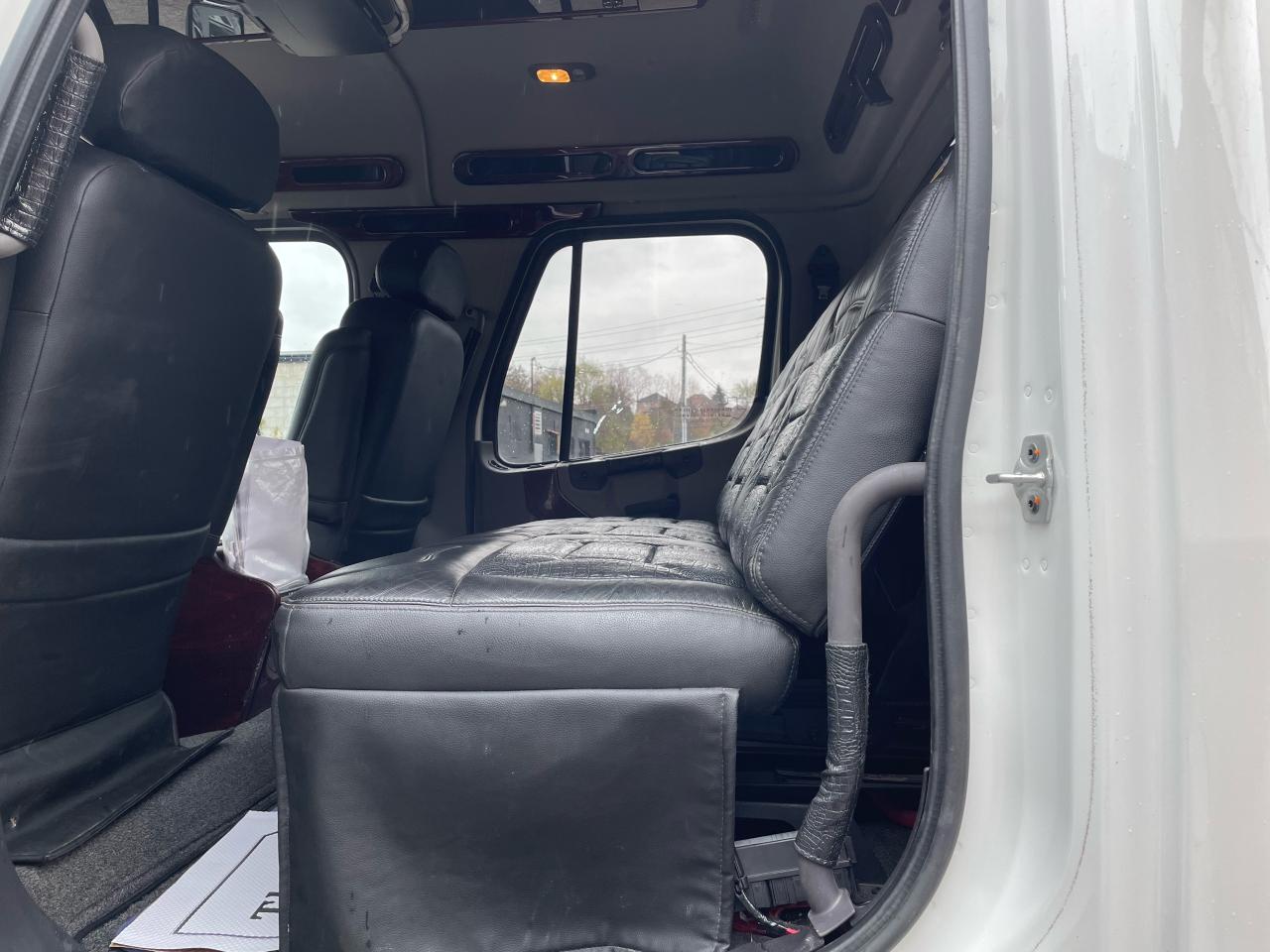 2017 Freightliner M2106 Sport Chasis Photo8
