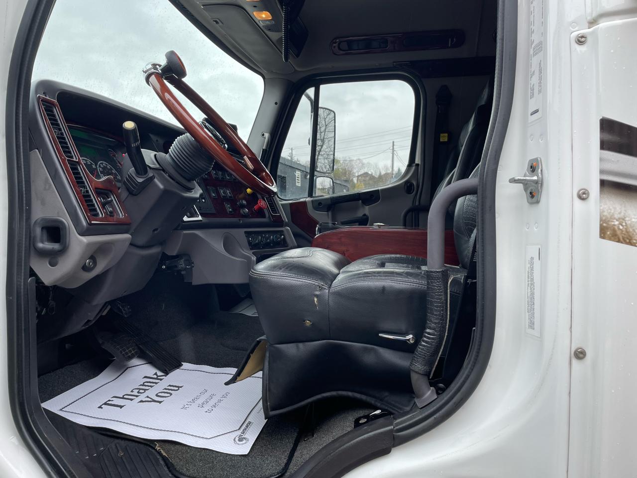 2017 Freightliner M2106 Sport Chasis Photo7