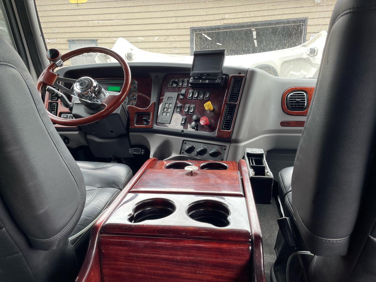 2017 Freightliner M2106 Sport Chasis Photo27