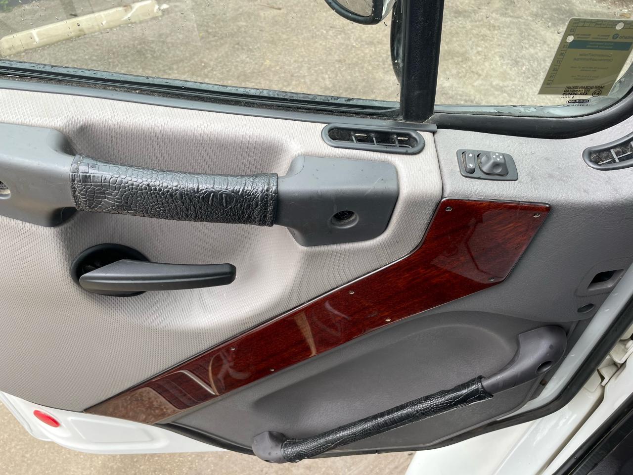 2017 Freightliner M2106 Sport Chasis Photo14