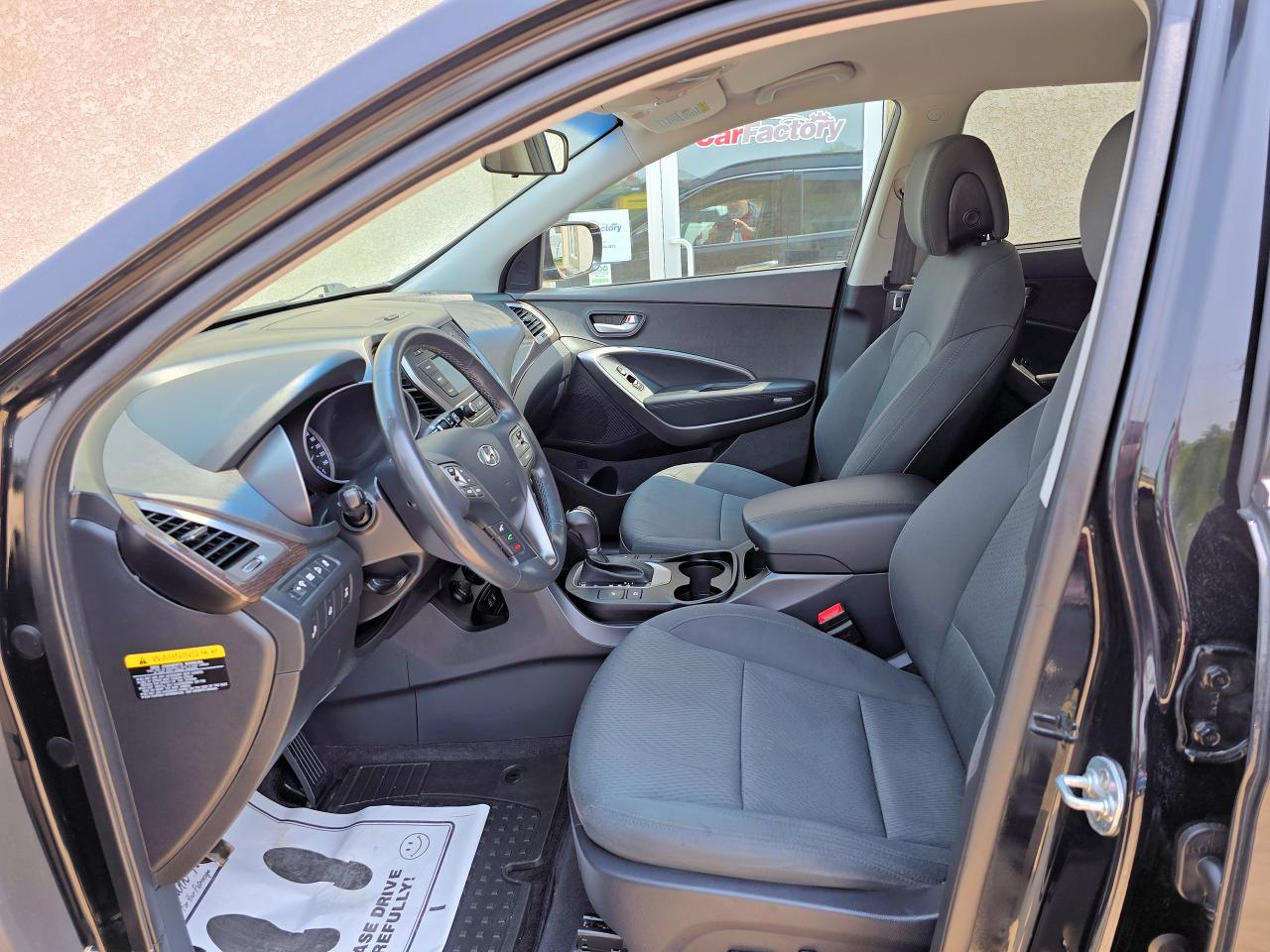 2017 Hyundai Santa Fe Sport 2.4 L AWD Low KM No Accidents - Photo #9