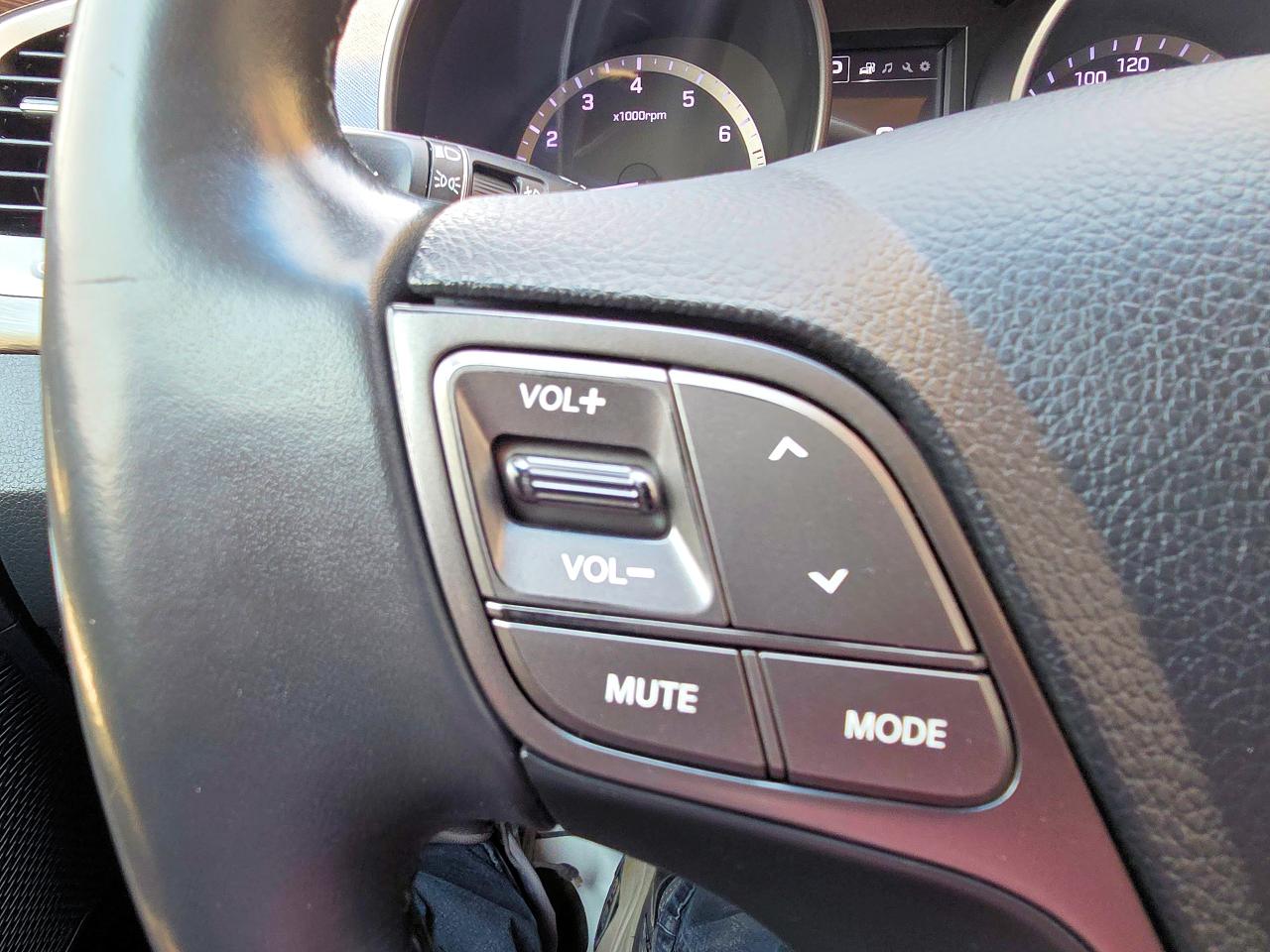 2017 Hyundai Santa Fe Sport 2.4 L AWD Low KM No Accidents - Photo #14