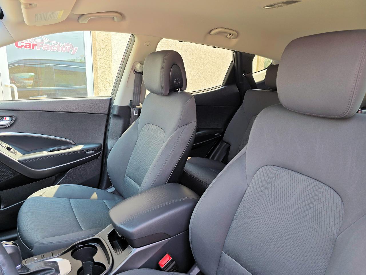 2017 Hyundai Santa Fe Sport 2.4 L AWD Low KM No Accidents - Photo #10