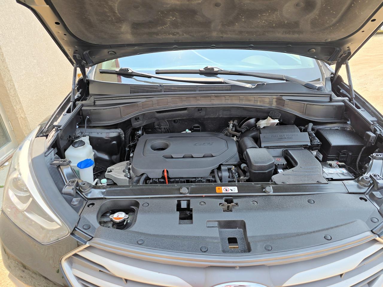2017 Hyundai Santa Fe Sport 2.4 L AWD Low KM No Accidents - Photo #4