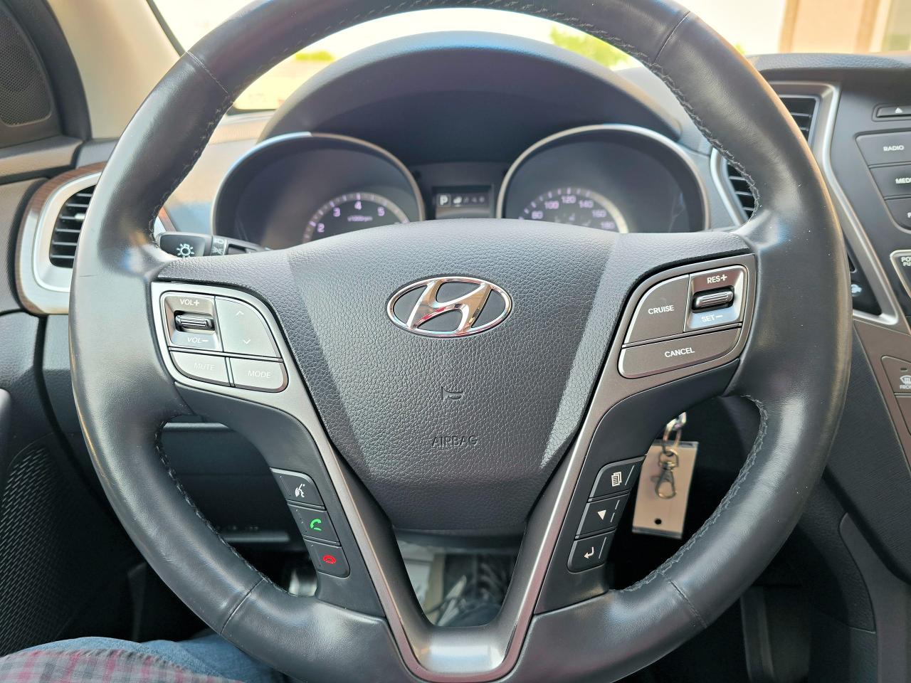 2017 Hyundai Santa Fe Sport 2.4 L AWD Low KM No Accidents - Photo #13