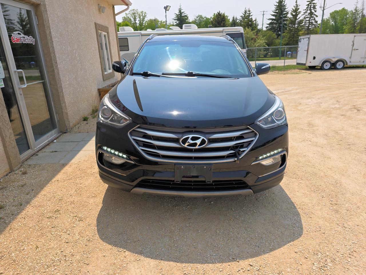 2017 Hyundai Santa Fe Sport 2.4 L AWD Low KM No Accidents - Photo #3
