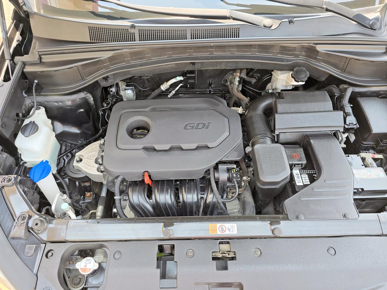 2017 Hyundai Santa Fe Sport 2.4 L AWD Low KM No Accidents - Photo #5