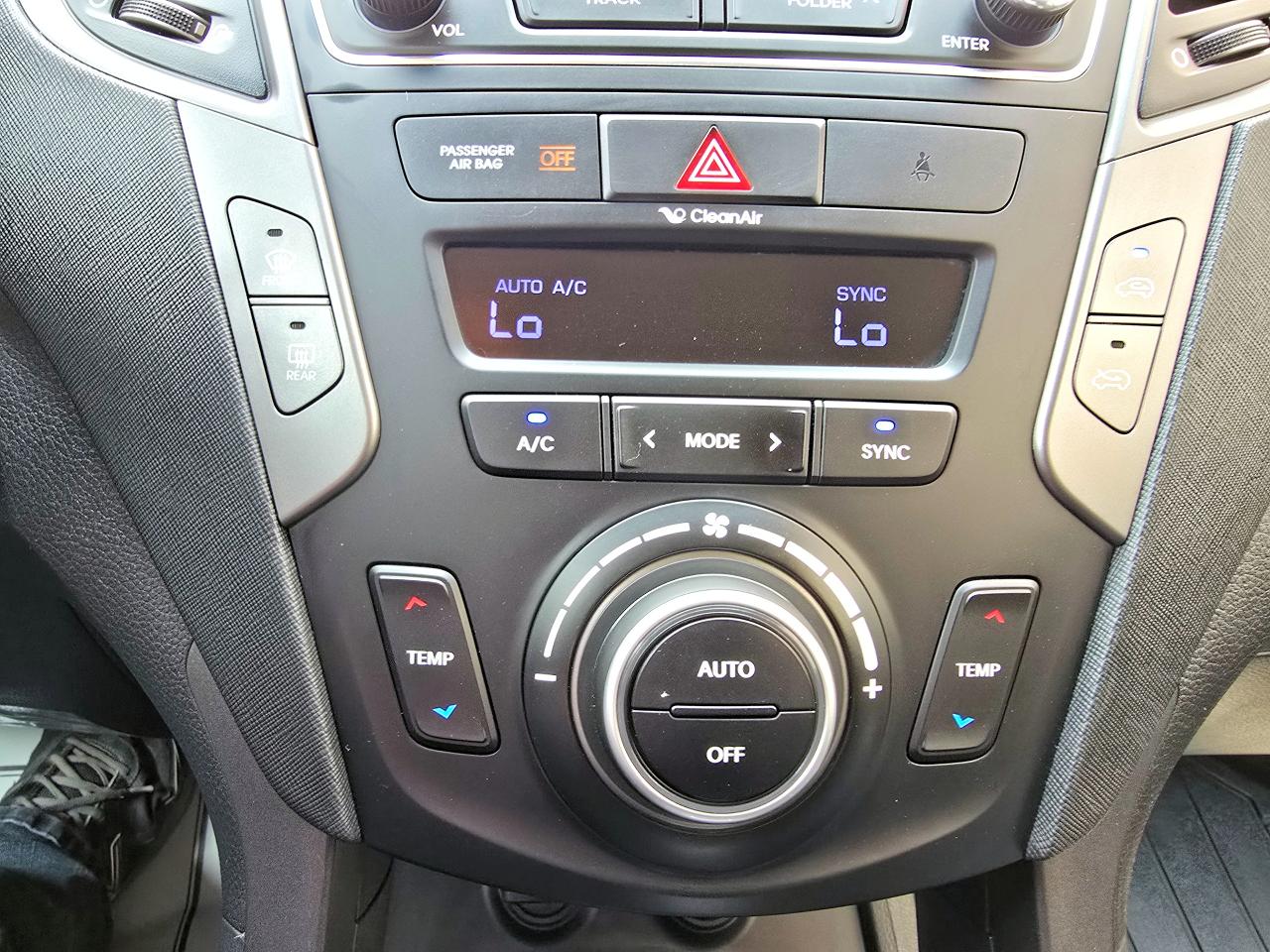 2017 Hyundai Santa Fe Sport 2.4 L AWD Low KM No Accidents - Photo #19