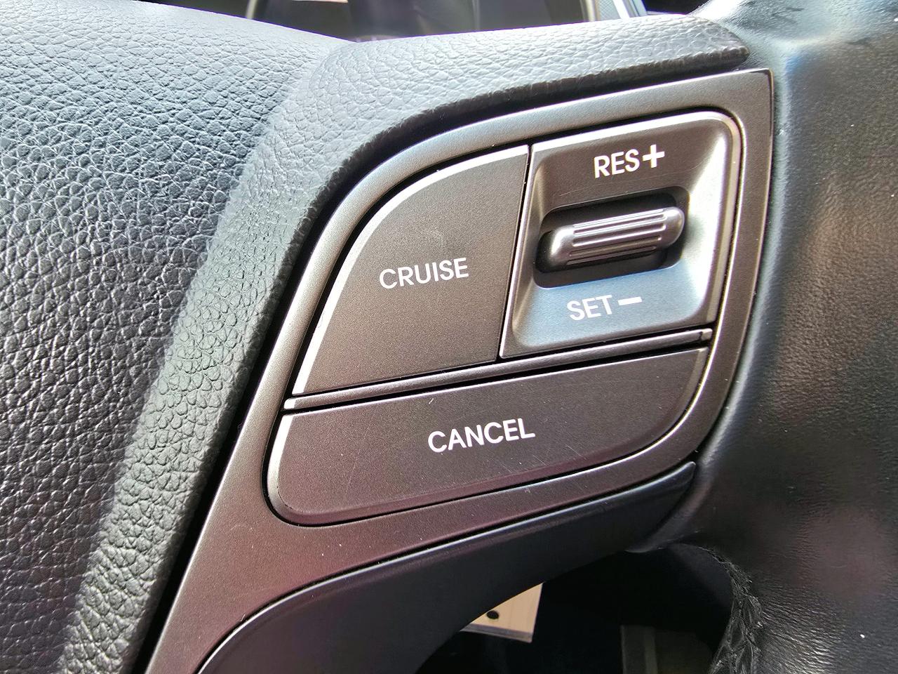 2017 Hyundai Santa Fe Sport 2.4 L AWD Low KM No Accidents - Photo #15