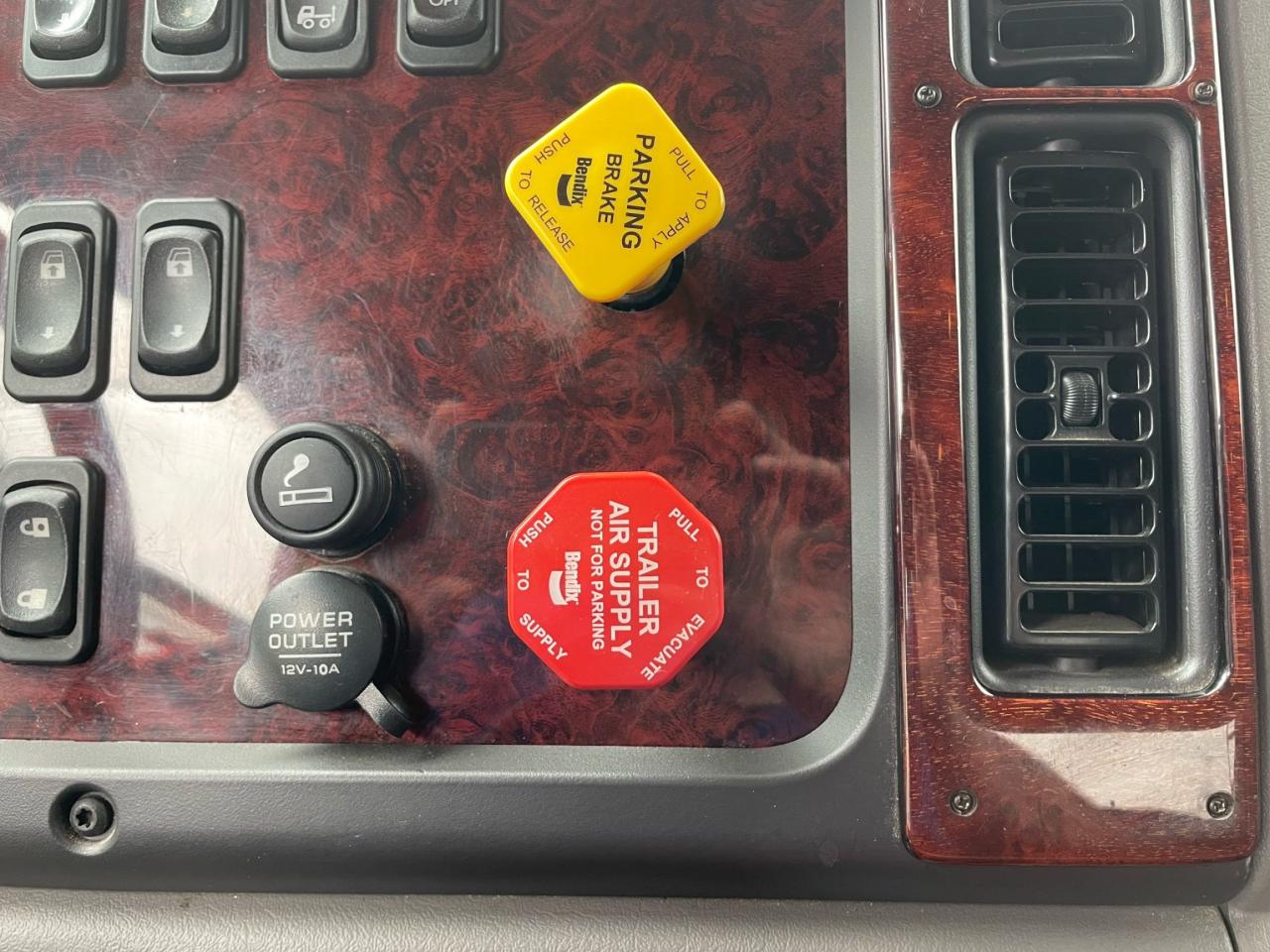 2017 Freightliner M2106 Sport Chasis