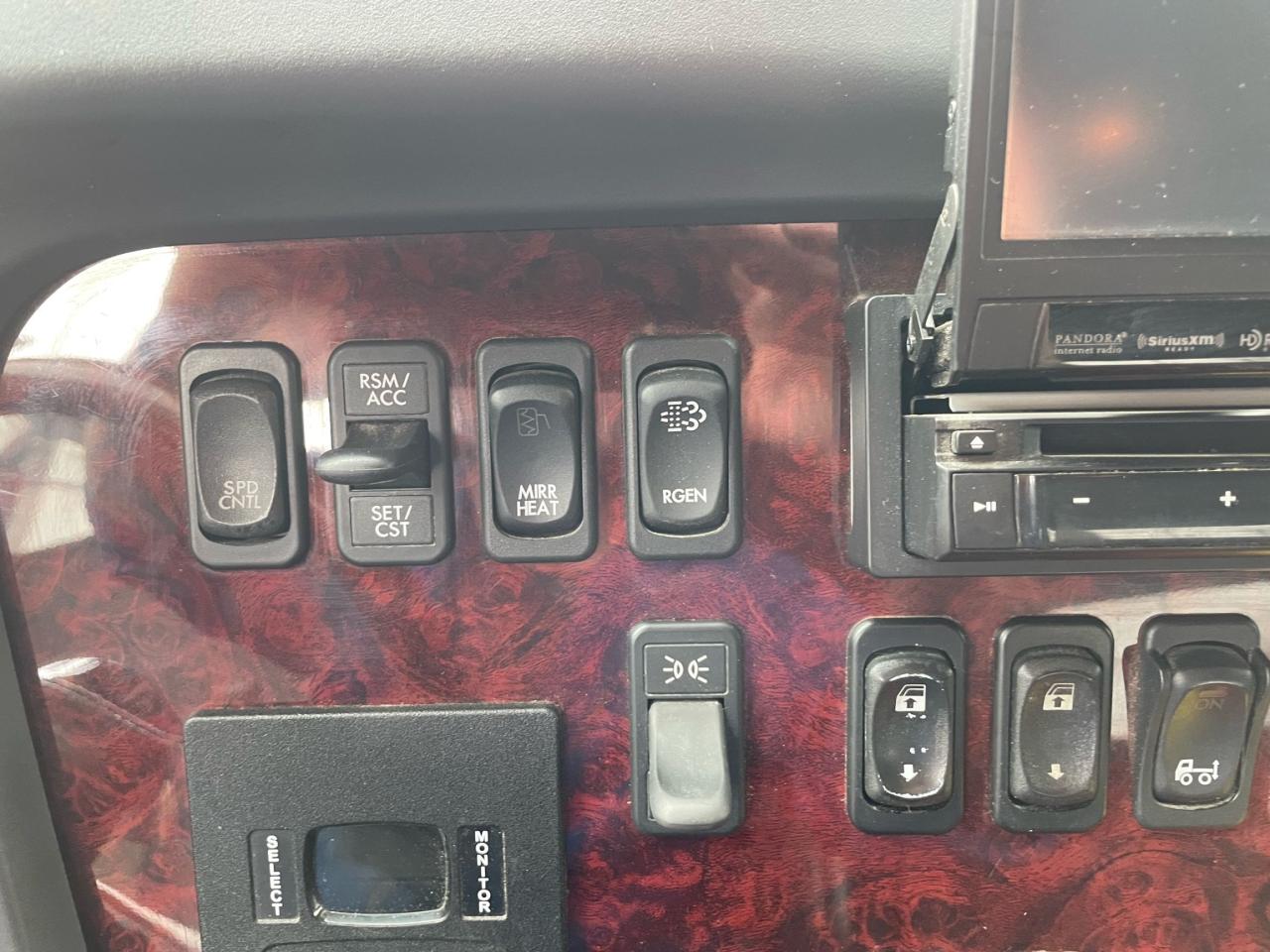 2017 Freightliner M2106 Sport Chasis