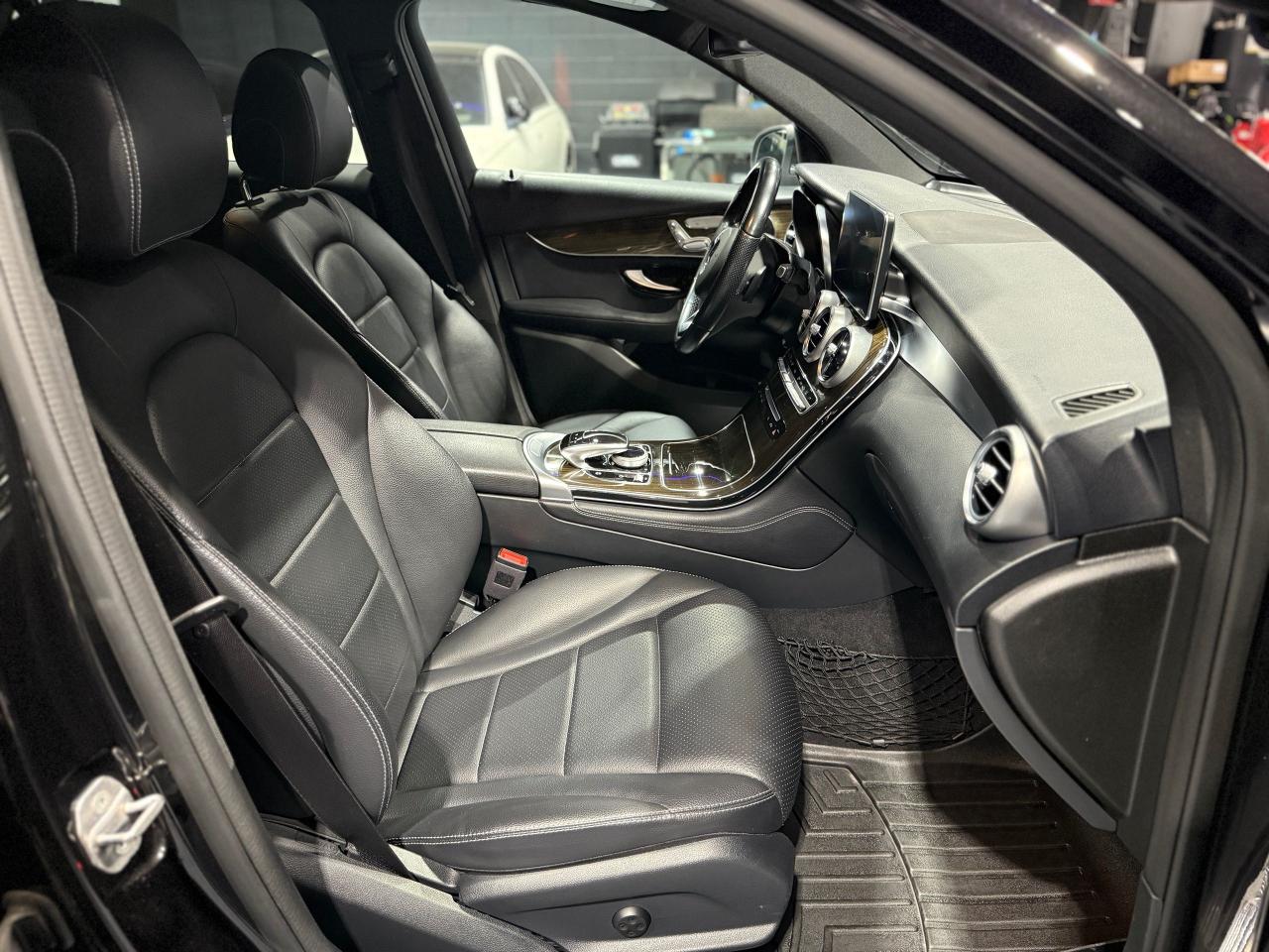 2019 Mercedes-Benz GL-Class GLC 300 - Photo #13