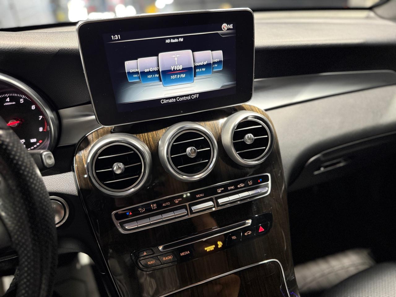 2019 Mercedes-Benz GL-Class GLC 300 - Photo #16