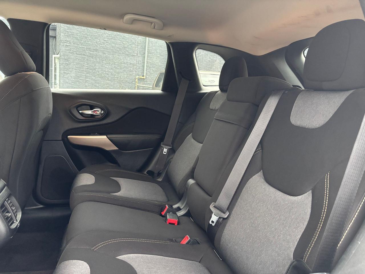2018 Jeep Cherokee Altitude - Photo #17