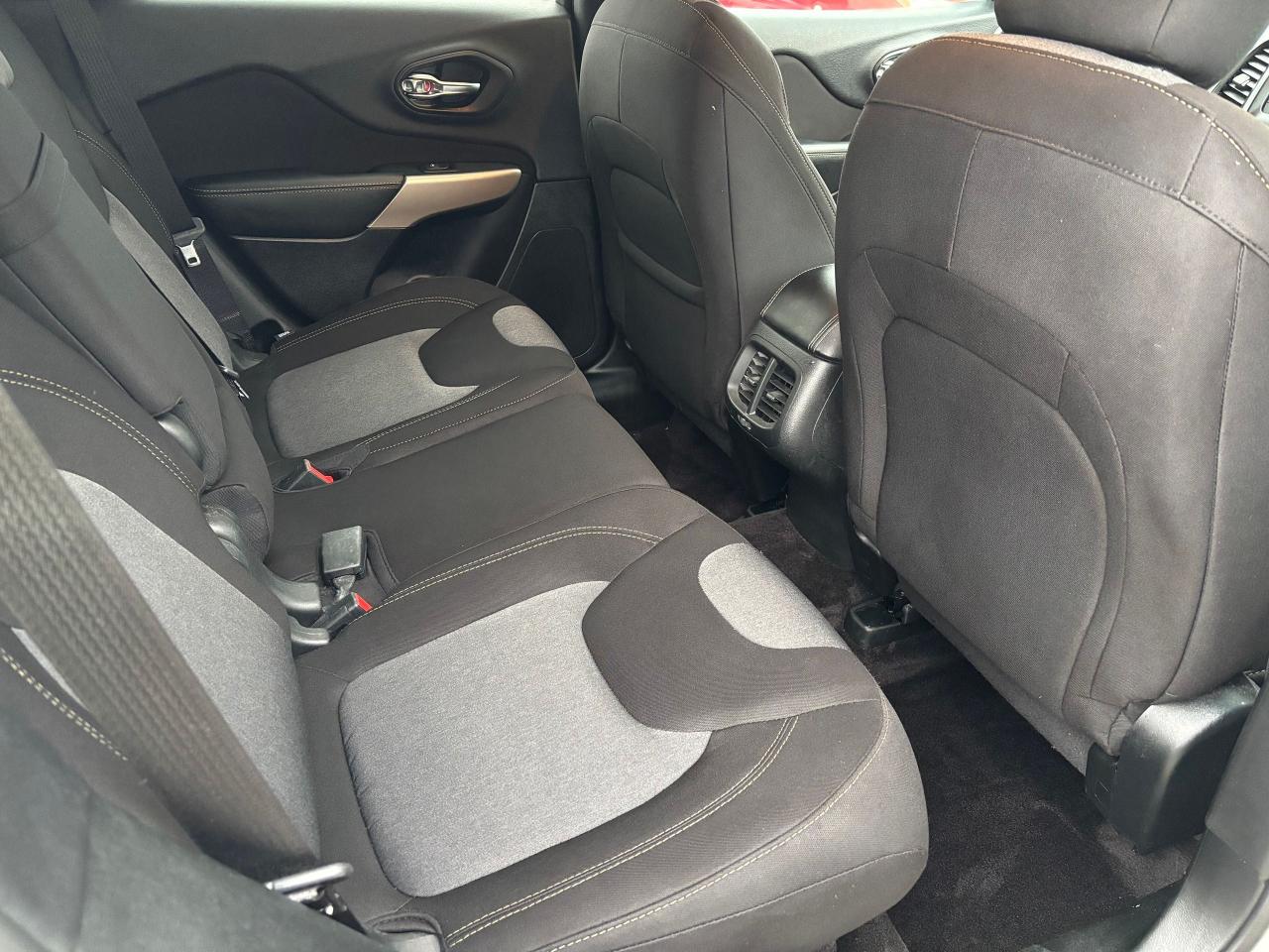 2018 Jeep Cherokee Altitude - Photo #19