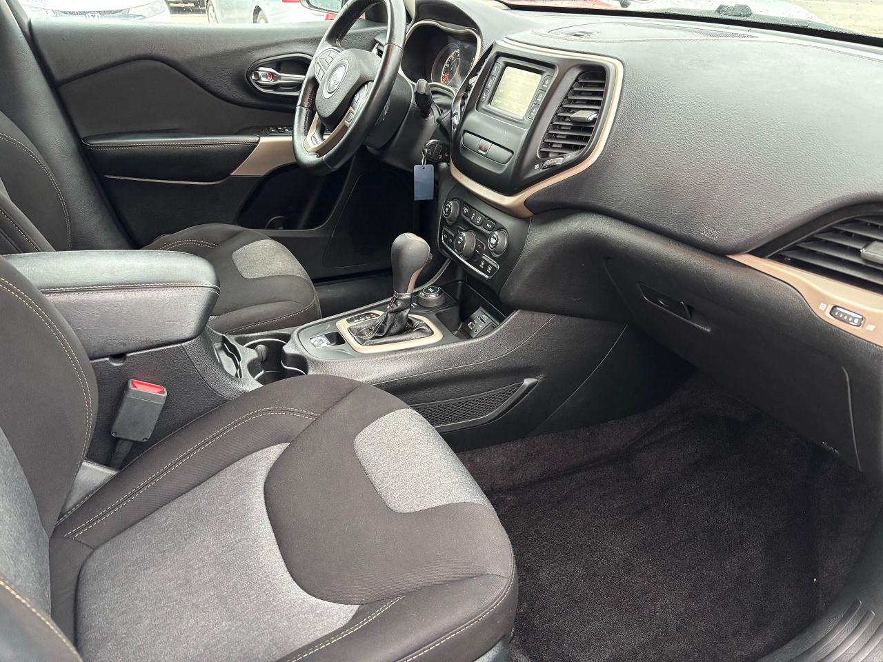 2018 Jeep Cherokee Altitude - Photo #16