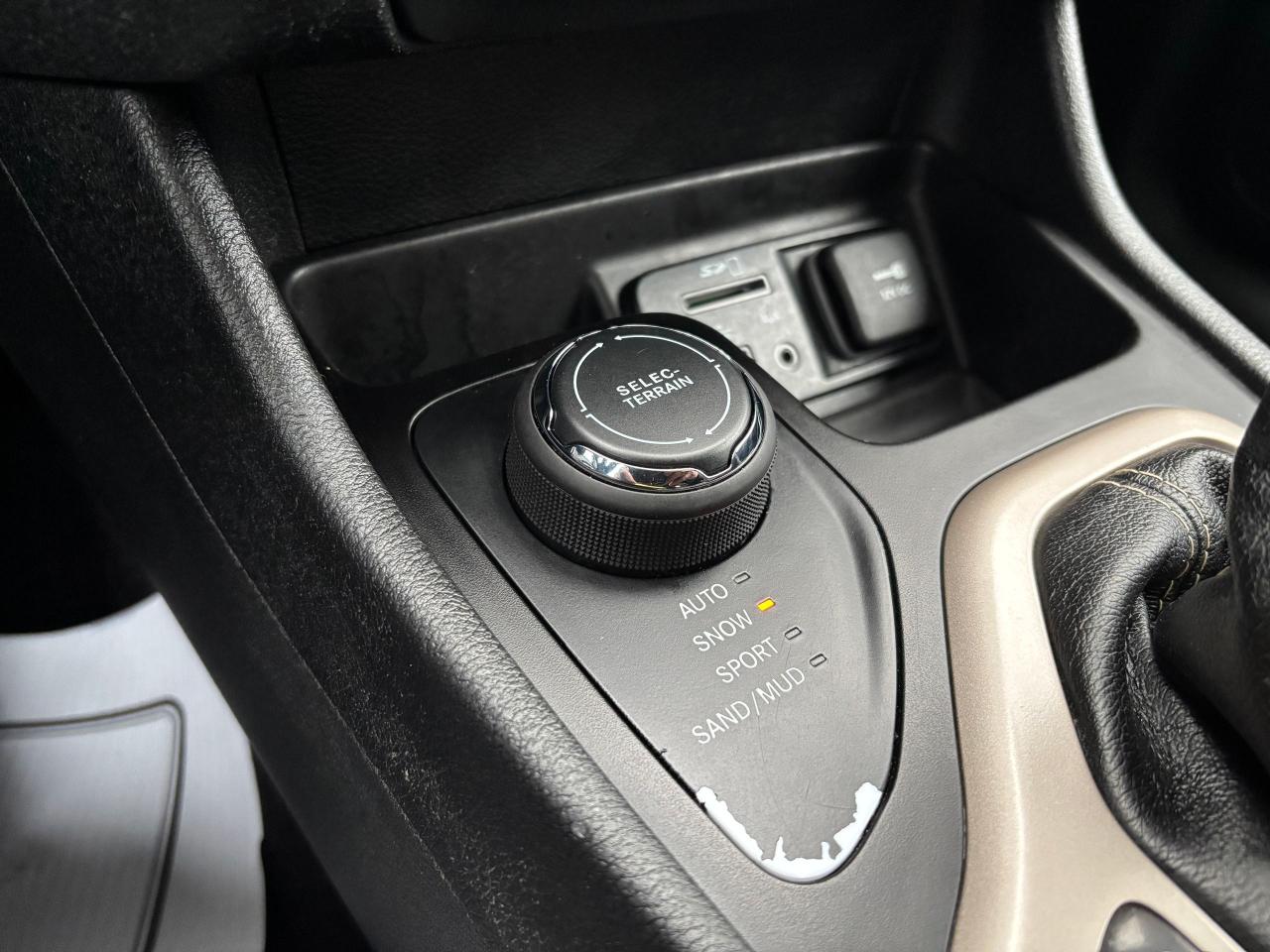 2018 Jeep Cherokee Altitude - Photo #15
