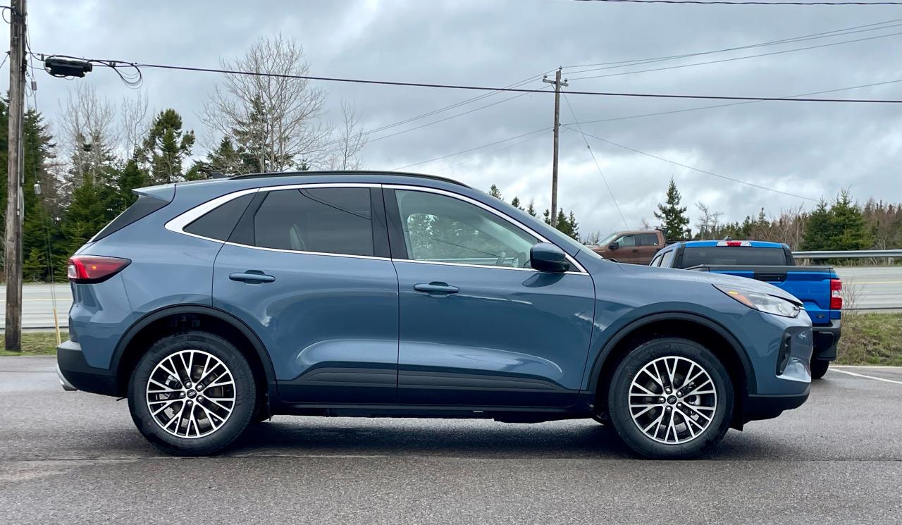2025 Ford Escape PHEV FWD Photo