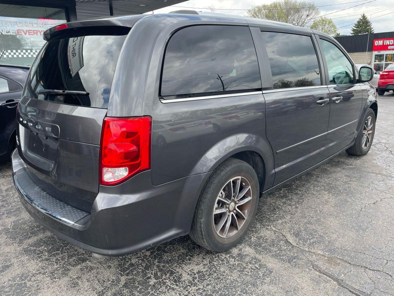2016 Dodge Grand Caravan SXT Premium Plus - Photo #10