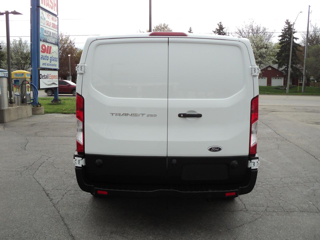 2019 Ford Transit T-250 148"WB LowRf 3.7L6cyl CargoVan BackUpCam - Photo #7