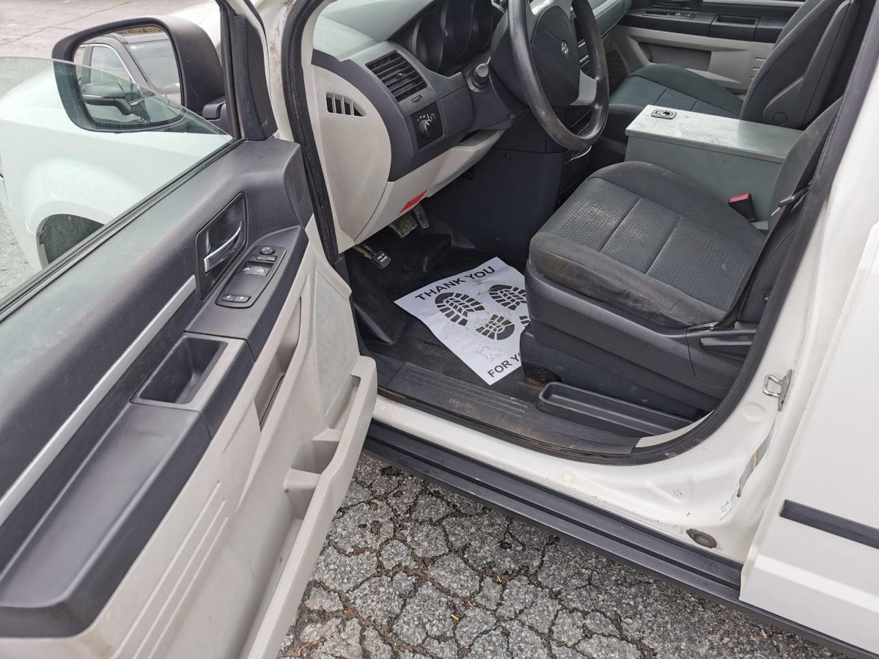 2010 Dodge Grand Caravan CARGO - Photo #9