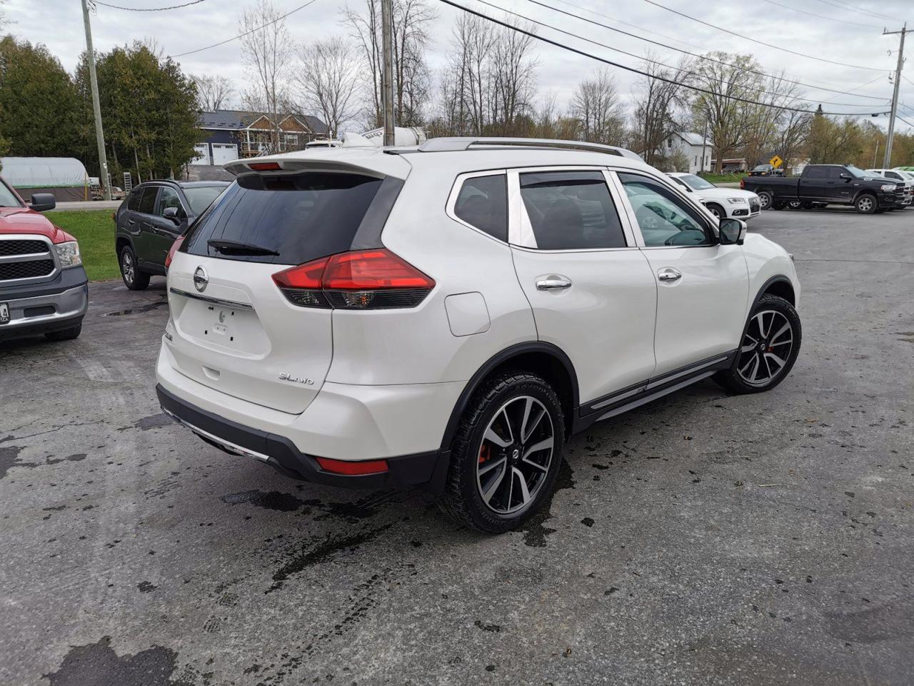 2017 Nissan Rogue SL - Photo #5