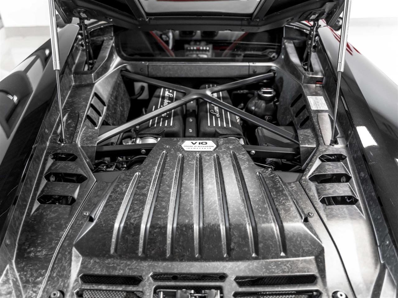 2017 Lamborghini Huracan LP610-4|SENSONUM SOUND|LIFTING SYSTEM|NAVI|REARCAM Photo