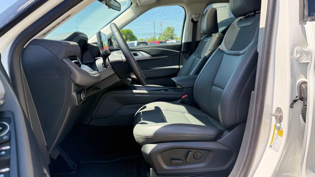 2025 Ford Explorer  Photo4