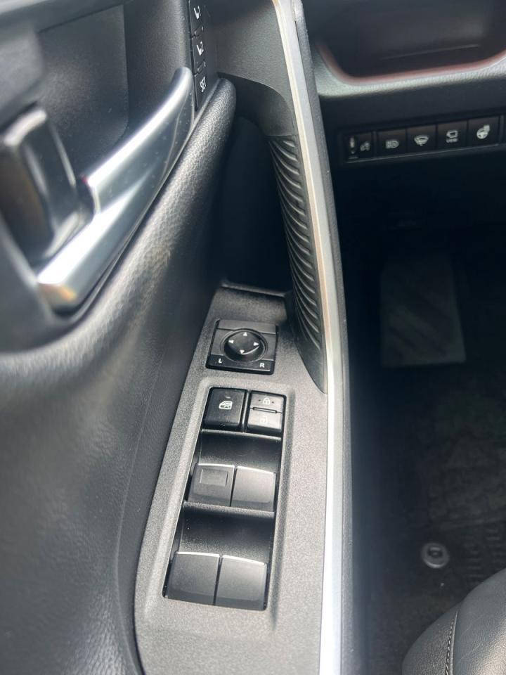 2019 Toyota RAV4 LIMITED AWD - Photo #17