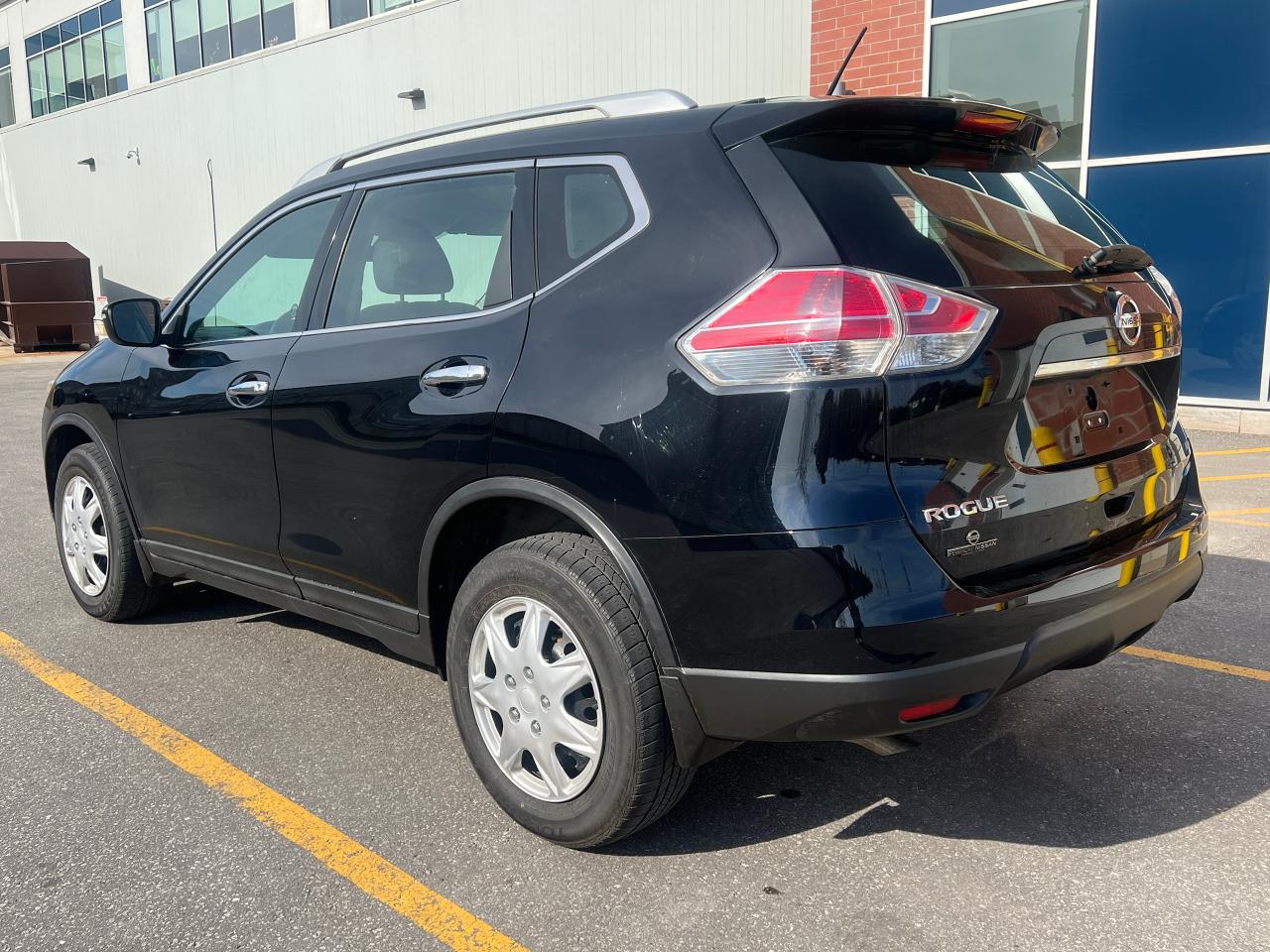 2015 Nissan Rogue S, AWD, CERTIFIED - Photo #3