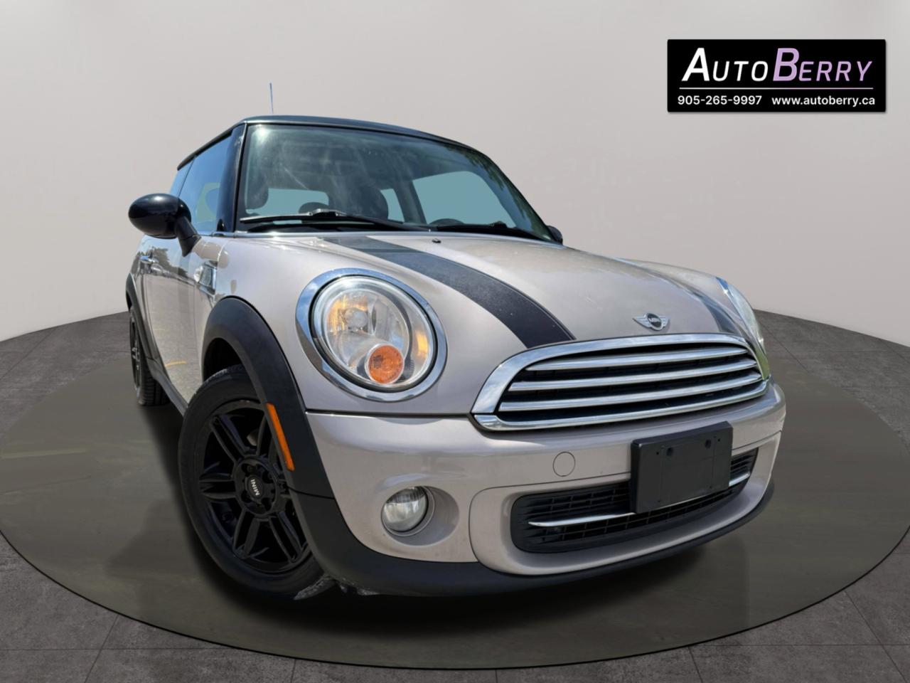 Used 2012 MINI Cooper Hardtop 2dr Cpe Classic for sale in Woodbridge, ON