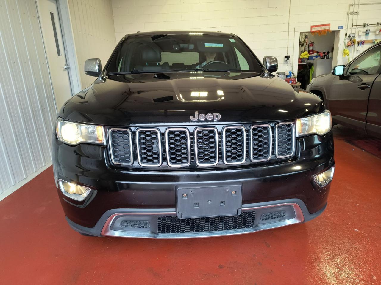 2019 Jeep Grand Cherokee LIMITED 4X4 Photo2