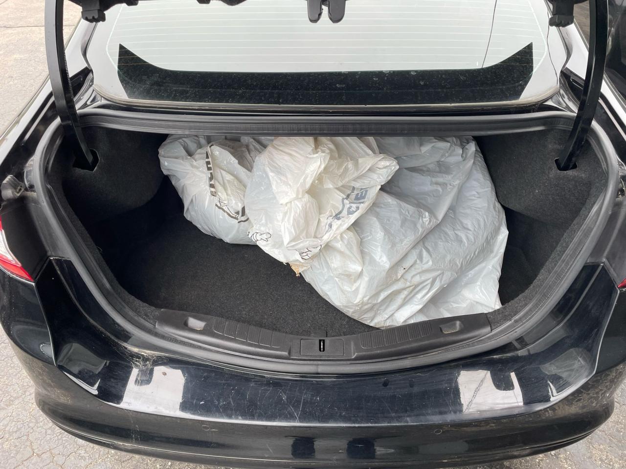2016 Ford Fusion SE - Photo #17