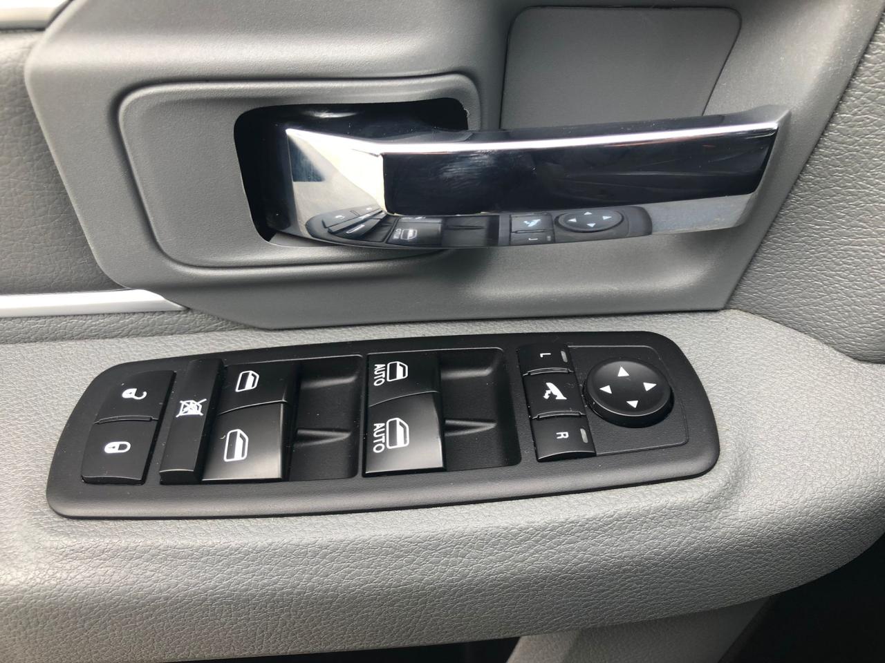 2018 RAM 1500 SLT CERTIFIED WITH 3 YEARS WARRANTY INCLUDED. - Photo #19