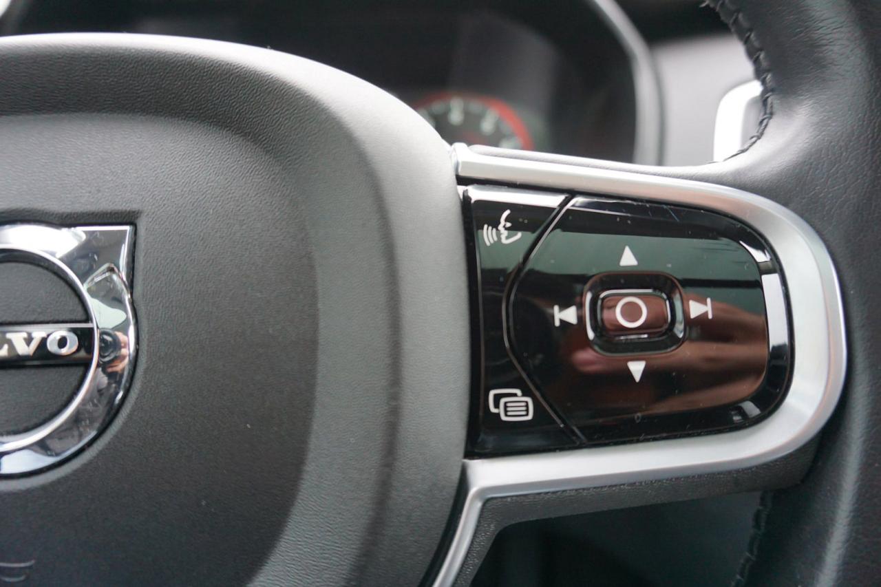 2019 Volvo XC90 T6 MOMENTUM AWD CERTIFIED *ACCIDENT FREE* CAMERA NAV BLUETOOTH LEATHER HEATED SEATS PANO ROOF CRUISE ALLOYS - Photo #38