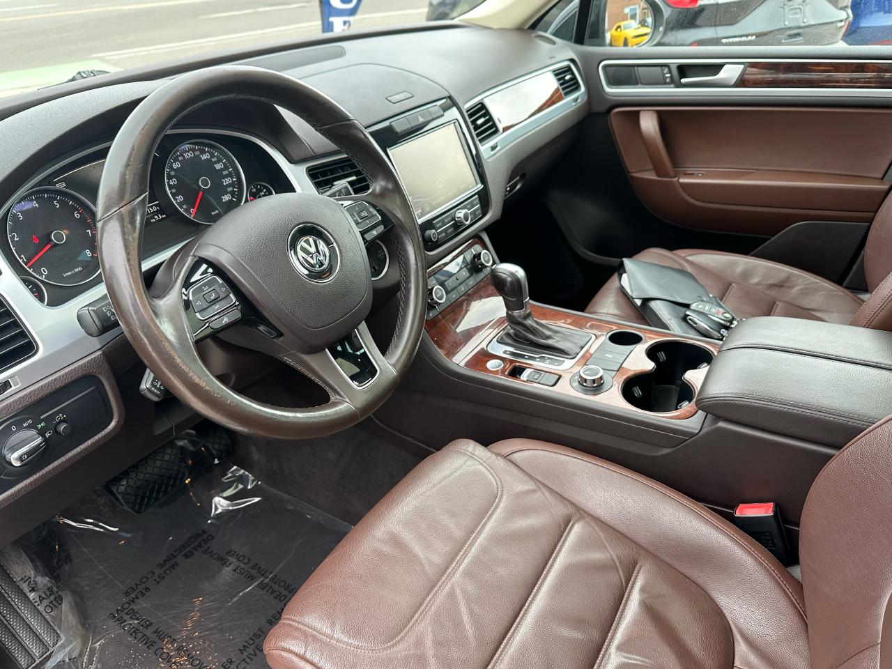 2014 Volkswagen Touareg Sport w/Nav - Photo #9