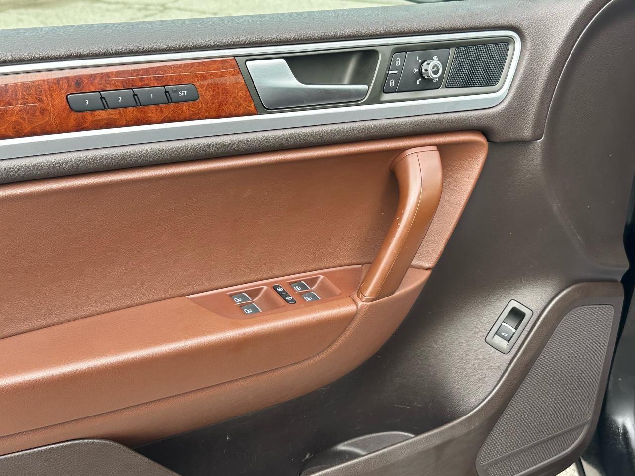 2014 Volkswagen Touareg Sport w/Nav - Photo #19