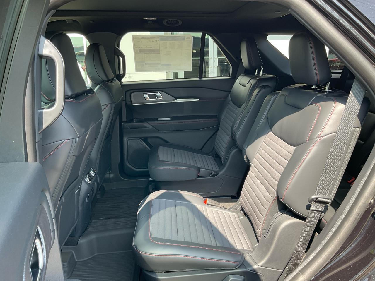 2025 Ford Explorer ST-Line Photo5