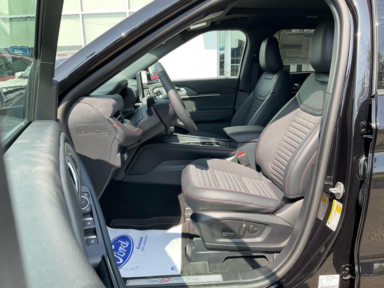 2025 Ford Explorer ST-Line Photo5