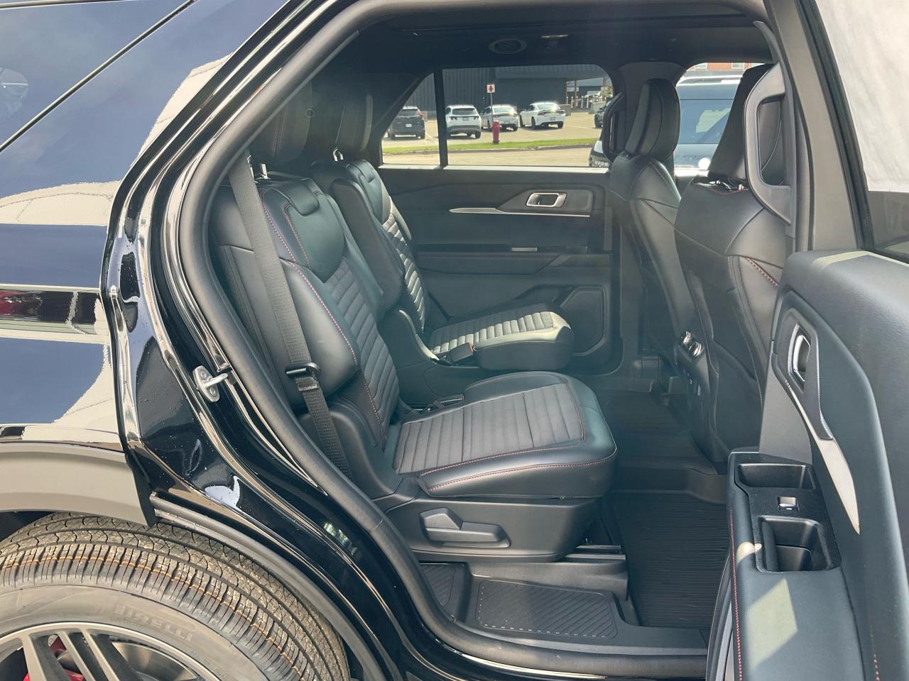 2025 Ford Explorer ST-Line Photo5
