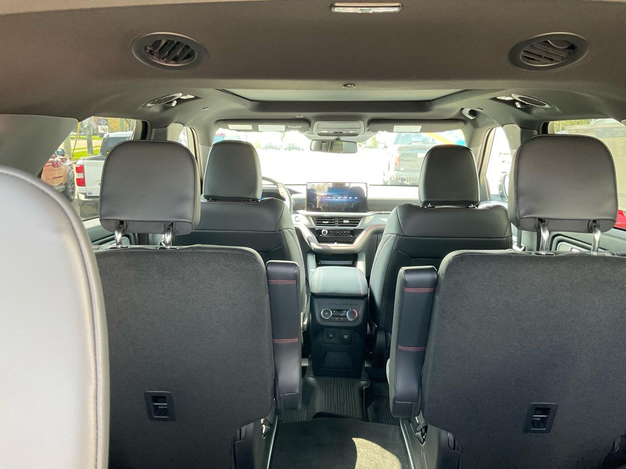 2025 Ford Explorer ST-Line Photo5
