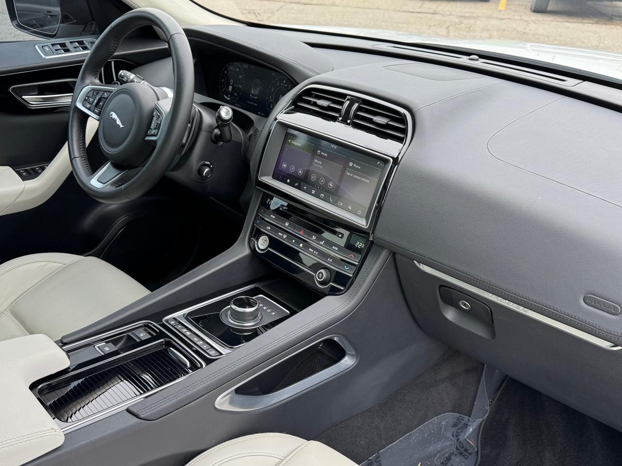 2020 Jaguar F-PACE 25t AWD Prestige **MERIDIAN SPEAKERS** - Photo #37