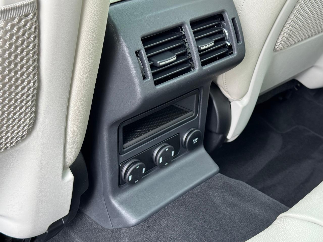 2020 Jaguar F-PACE 25t AWD Prestige **MERIDIAN SPEAKERS** - Photo #35